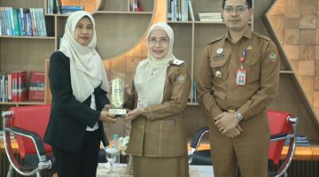 Asisten Administrasi Umum Setda Provinsi Kalimantan Tengah Sunarti menjadi narasumber dalam Tayang Bincang bertema Peranan Perempuan dalam Penguatan Budaya Integritas di Kantor Perwakilan BPKP Kalteng, Selasa (6/10/26).