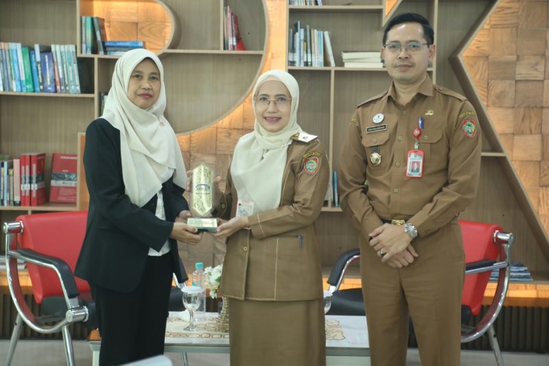 Asisten Administrasi Umum Setda Provinsi Kalimantan Tengah Sunarti menjadi narasumber dalam Tayang Bincang bertema Peranan Perempuan dalam Penguatan Budaya Integritas di Kantor Perwakilan BPKP Kalteng, Selasa (6/10/26).