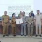 Sekretaris Daerah Provinsi Kalimantan Tengah Linae Victoria Aden bersama Ketua DPRD Kalteng Arton S. Dohong mengikuti Rapat Koordinasi Pokok-Pokok Pikiran DPRD di Ruang Rapat Gabungan DPRD Provinsi Kalimantan Tengah, Selasa (13/10/26).