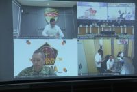 Pemerintah Provinsi Kalimantan Tengah mengikuti Rapat Koordinasi Pengendalian Inflasi Tahun 2026 secara virtual dari Ruang Rapat Bajakah Lantai II, Kantor Gubernur Kalimantan Tengah,  untuk memperkuat koordinasi pengendalian harga dan menjaga ketersediaan bahan pangan. Senin (12/10/26),