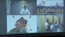 Pemerintah Provinsi Kalimantan Tengah mengikuti Rapat Koordinasi Pengendalian Inflasi Tahun 2026 secara virtual dari Ruang Rapat Bajakah Lantai II, Kantor Gubernur Kalimantan Tengah,  untuk memperkuat koordinasi pengendalian harga dan menjaga ketersediaan bahan pangan. Senin (12/10/26),