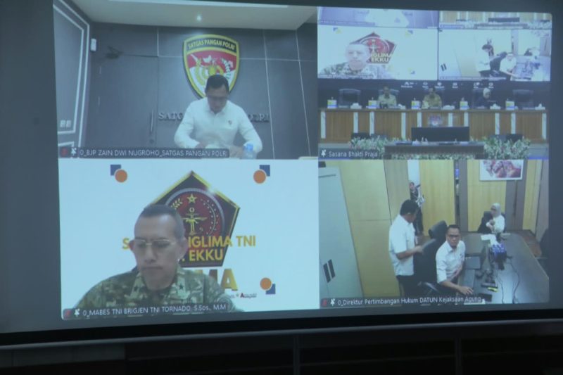 Pemerintah Provinsi Kalimantan Tengah mengikuti Rapat Koordinasi Pengendalian Inflasi Tahun 2026 secara virtual dari Ruang Rapat Bajakah Lantai II, Kantor Gubernur Kalimantan Tengah,  untuk memperkuat koordinasi pengendalian harga dan menjaga ketersediaan bahan pangan. Senin (12/10/26),