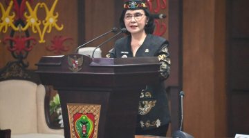 Sekretaris Daerah Provinsi Kalimantan Tengah Linae Victoria Aden mewakili Gubernur Agustiar Sabran dalam Rapat Koordinasi Akhir Gugus Tugas Reforma Agraria Provinsi Kalimantan Tengah Tahun 2026 di Aula Eka Hapakat, Kantor Gubernur Kalimantan Tengah, Kamis (15/10/26).