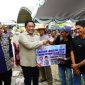 Wakil Gubernur Kalimantan Tengah H. Edy Pratowo menyerahkan bantuan pangan, BLT Kartu Huma Betang Sejahtera, dan dukungan kebutuhan dasar bagi masyarakat terdampak karhutla di Kecamatan Kahayan Kuala, Kabupaten Pulang Pisau, Kamis (15/10/26).