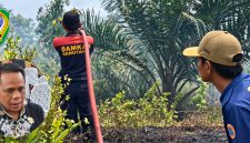 Kegiatan pemadaman lahan yang dilakukan oleh anggota Damkar Seruyan. Wakil Ketua DPRD Seruyan, Harsandi, turut memberikan perhatian terhadap maraknya kebakaran hutan dan lahan (karhutla) yang terjadi di sejumlah wilayah Kabupaten Seruyan.