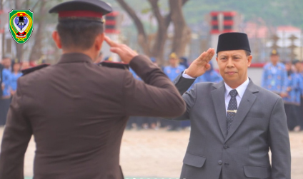 Wakil Bupati Seruyan, H. Supian, S.Ag., bertindak sebagai inspektur upacara pada pelaksanaan upacara peringatan Hari Kesaktian Pancasila 2026 di halaman Kantor Bupati Seruyan, Kamis (1/10/2026).