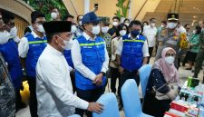 Menteri Kesehatan Budi Gunadi Sadikin bersama Gubernur Kalimantan Tengah Agustiar Sabran meninjau kesiapan fasilitas kesehatan di Kota Palangka Raya untuk menangani dampak kabut asap akibat kebakaran hutan dan lahan, Jumat (23/10/2026).