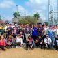 Pelaksana Harian (Plh.) Sekretaris Daerah (Sekda) Kabupaten Seruyan, Bahrun Abbas, foto bersama dengan sejumlah aparatur pemerintah di jajaran Pemerintah Kabupaten (Pemkab) Seruyan dalam kegiatan gotong royong kebersihan serentak pada Jumat (23/10/2026). 