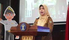 Plt. Asisten I Sekretariat Daerah Provinsi Kalimantan Tengah, Lisda Arriyana, menyampaikan sambutan dalam Rapat Forum Koordinasi Peningkatan Pelindungan Kekayaan Intelektual Berbasis Kewilayahan di Kantor Wilayah Kementerian Hukum Kalimantan Tengah, Senin (26/10/26).