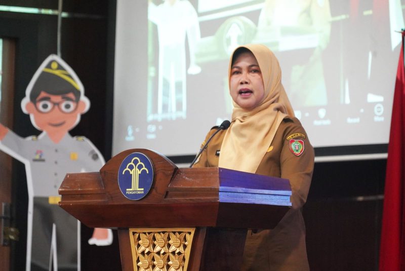 Plt. Asisten I Sekretariat Daerah Provinsi Kalimantan Tengah, Lisda Arriyana, menyampaikan sambutan dalam Rapat Forum Koordinasi Peningkatan Pelindungan Kekayaan Intelektual Berbasis Kewilayahan di Kantor Wilayah Kementerian Hukum Kalimantan Tengah, Senin (26/10/26).