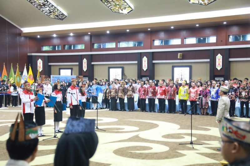 Gubernur Kalimantan Tengah Agustiar Sabran memimpin Upacara Peringatan Hari Sumpah Pemuda ke-98 yang dirangkaikan dengan Ikrar Bersama Anak Bangsa Tingkat Provinsi Kalimantan Tengah Tahun 2026 di Aula Jayang Tingang, Kantor Gubernur Kalteng, Rabu (28/10/26).