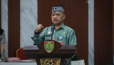 Plt. Staf Ahli Gubernur Bidang Pemerintahan, Hukum, dan Politik, Farid Wajdi, membuka kegiatan Sosialisasi dan Pelatihan Platform Layanan Digital Terintegrasi Provinsi Kalimantan Tengah di Aula Bapperida Provinsi Kalimantan Tengah, Kamis (29/10/26).