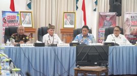 Gubernur Kalimantan Tengah H. Agustiar Sabran memimpin Rapat Koordinasi Pemantauan Penanganan Kebakaran Hutan dan Lahan di Aula Serba Guna Rumah Jabatan Gubernur Kalimantan Tengah, guna mengevaluasi penanganan karhutla dan memperkuat koordinasi lintas sektor. Kamis (29/10/26), 