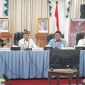 Gubernur Kalimantan Tengah H. Agustiar Sabran memimpin Rapat Koordinasi Pemantauan Penanganan Kebakaran Hutan dan Lahan di Aula Serba Guna Rumah Jabatan Gubernur Kalimantan Tengah, guna mengevaluasi penanganan karhutla dan memperkuat koordinasi lintas sektor. Kamis (29/10/26), 