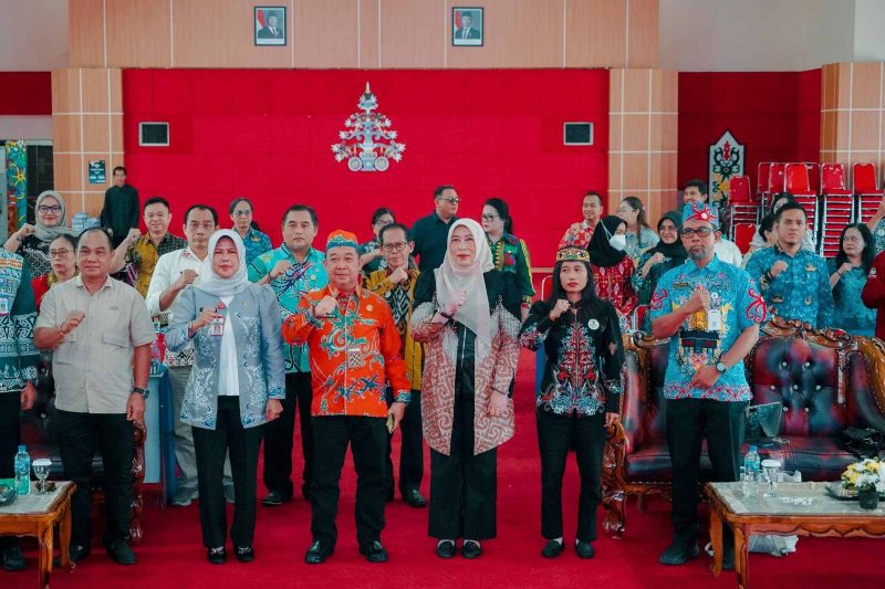 Pemprov Kalimantan Tengah menggelar konsultasi publik Rancangan Peraturan Daerah tentang Rencana Perlindungan dan Pengelolaan Lingkungan Hidup di Aula Rahan, Rektorat Universitas Palangka Raya, untuk menyerap masukan pemangku kepentingan dalam penyempurnaan regulasi lingkungan hidup. Kamis (29/10/26)