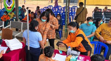 Suasana kegiatan Geber Prokes (Gerakan Bersama Capaian Program Prioritas Kesehatan) di Desa Pangke, Kecamatan Seruyan Tengah, yang dilaksanakan oleh Dinas Kesehatan Kabupaten Seruyan melalui Bidang Pencegahan Penyakit.