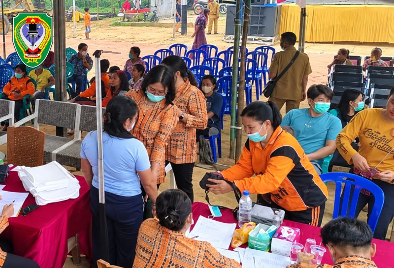 Suasana kegiatan Geber Prokes (Gerakan Bersama Capaian Program Prioritas Kesehatan) di Desa Pangke, Kecamatan Seruyan Tengah, yang dilaksanakan oleh Dinas Kesehatan Kabupaten Seruyan melalui Bidang Pencegahan Penyakit.