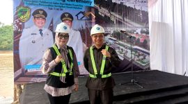 Ketua Komisi II DPRD Kabupaten Barito Utara (PDI Perjuangan), Taufik Nugraha, bersama Ketua Komisi I/Nasdem, Nety Herawati menghadiri groundbreaking ceremony penataan kawasan RT 04, Kelurahan Lanjas, Rabu (1/7/2026).