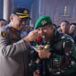 Jajaran Polres Murung Raya memberikan kejutan kepada prajurit Yonif TP 883/Temanggung Awan, Senin (5/10/2026), dipimpin Plh Kapolres Murung Raya AKBP Asep Bangbang Saputra.