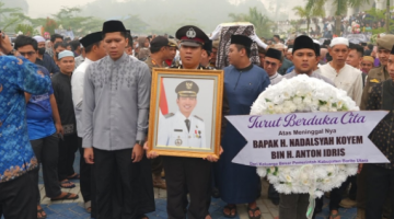 Barito Utara Berduka, Ribuan Warga Antarkan H. Nadalsyah ke Peristirahatan Terakhir di Islamic Center