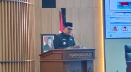 bupati Shalahuddin menyampaikan pendapaT PEMKAB BARUT.