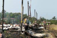 Polisi melakukan olah TKP kebaran di SMA Negeri 1 Sungai Babuat