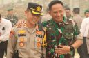 HUT ke-81 TNI, Kapolres Barito Utara AKBP Irnanda Oktora, S.I.K., M.I.K., bersama jajaran Pejabat Utama (PJU) dan personel Polres Barito Utara menyambangi Mako Kodim 1013/Muara Teweh