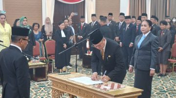 Bupati Heriyus melakntik Dra. Lynda Kristiane, M.Tr.I.P., sebagai Sekretaris Daerah (Sekda) definitif Kabupaten Murung Raya, Jumat siang (9/10/2026).
