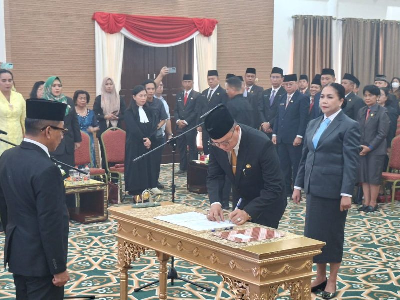 Bupati Heriyus melakntik Dra. Lynda Kristiane, M.Tr.I.P., sebagai Sekretaris Daerah (Sekda) definitif Kabupaten Murung Raya, Jumat siang (9/10/2026).