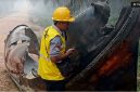 Warga Kotim menemukan benda misterius berkabel di perkebunan usai mendengar dentuman keras. (@korankaltara) 