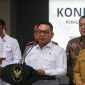 Menko Polkam Dudung Abdurachman menyampaikan keterangan pers di Gedung Kemenko Polkam, Jakarta, Senin (19/10/2026). ANTARA FOTO/Angga Budhiyanto/YU 