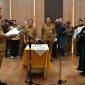 Bupati Barsel, Eddy Raya Samsuri (foto sebelah kiri) waktu membacakan sumpah & janji saat melantik Dr. Ita Minarni (foto sebelah kanan) sebagai Sekda difinitif, pada Selasa (20/10/2026) lalu. Foto. Alifansyah/1tulah.com