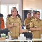 Bupati Barsel, H. Eddy Raya Samsuri (foto sebelah kiri) didampingi Walikota Palangka Raya saat menghadiri Rakor Penanggulangan Karhutla, bertempat di Aula Banama Tingang, Kantor Bupati Kabupaten Pulang Pisau, Senin (19/10/2026). Foto. Alifansyah/1tulah.com