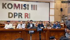 Ketua Komisi III DPR RI, Habiburokhman dalam Rapat Dengar Pendapat Umum (RDPU) bersama Pusat Kajian Anti Korupsi atau Pukat UGM untuk membahas terkait RUU Perampasan Aset di Gedung DPR, Senayan, Jakarta, pada Senin (14/9/2026). 