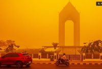 Indonesia Bagi-bagi Kabut Asap: Malaysia dan Singapura Tercekik Kini Giliran Timor Leste Sesak [Dok Diario de Noticias] 