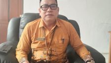 Syahdani, Kepala Dinsos Kabupaten Barsel saat diwawancarai di kantor nya, Kamis (15/10/2026). Foto. Alifansyah/1tulah.com