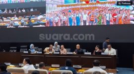 Pimpinan DPR RI menggelar pertemuan dengan sejumlah perwakilan serikat pekerja dan buruh guna membahas penyusunan Rancangan Undang-Undang (RUU) Ketenagakerjaan di Kompleks Parlemen, Senayan, Jakarta, Kamis (13/8/2026). (Suara.com/Bagaskara)