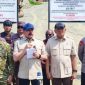 Jaksa Agung Sanitiar Burhanuddin saat mengumumkan pencabutan IUP PT KEL didampingi Menhan Sjafrie Sjamsoeddin, Panglima TNI Jenderal Agus Subiyanto, dan Kapolri Jendral Suyudi Ario Seto di Nabire, Kamis (22/10/2026). ANTARA/Ali Nur Ichsan 